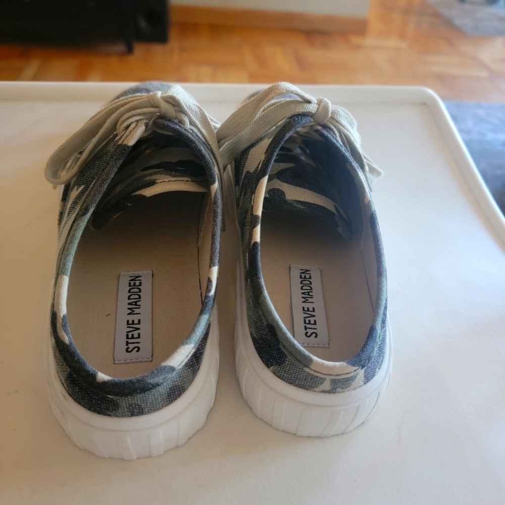 Steve Madden Camouflage Slip on Shoes - Picture 5 of 5